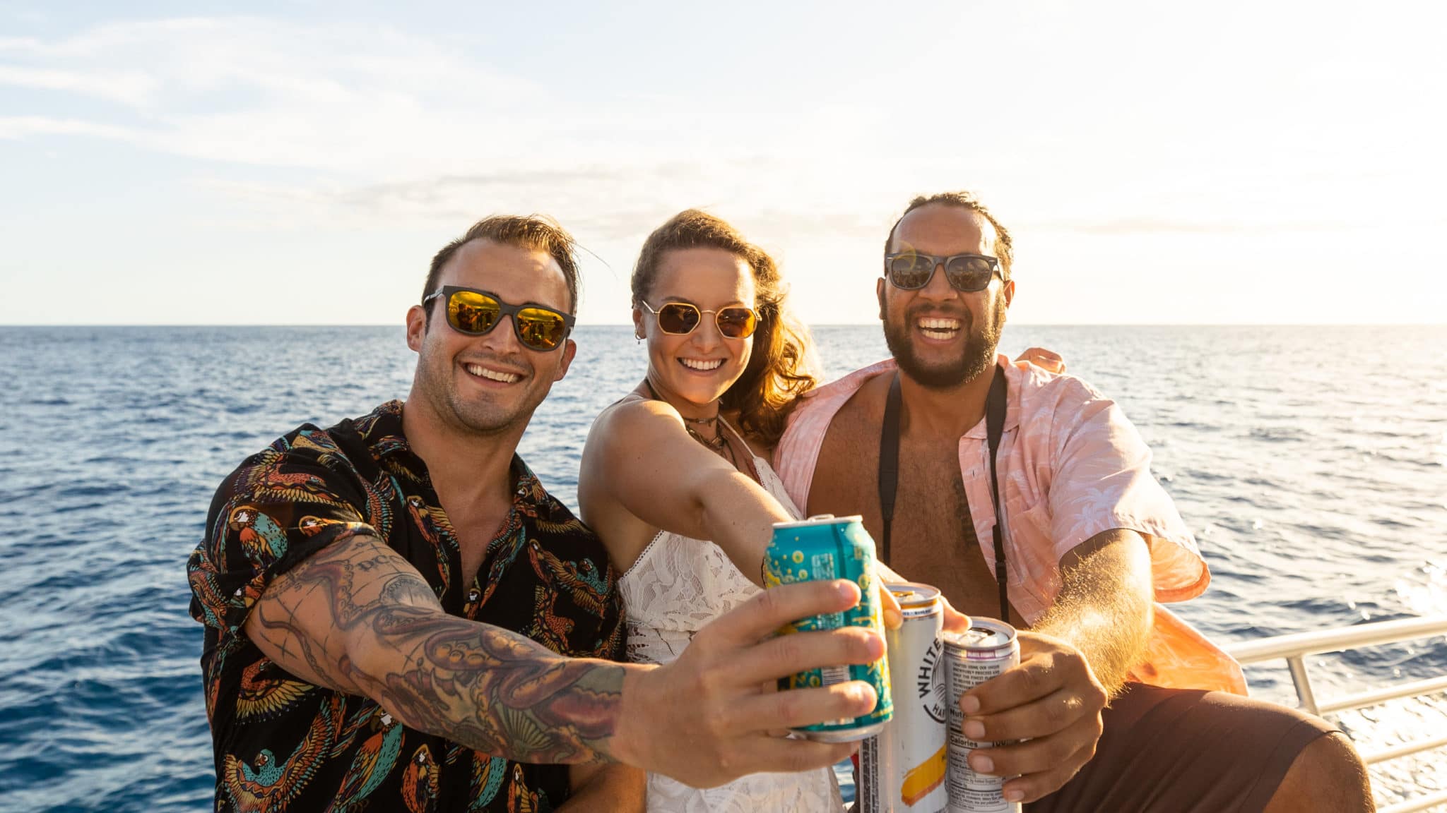 waikiki sunset party cruise with live dj and complimentary drink